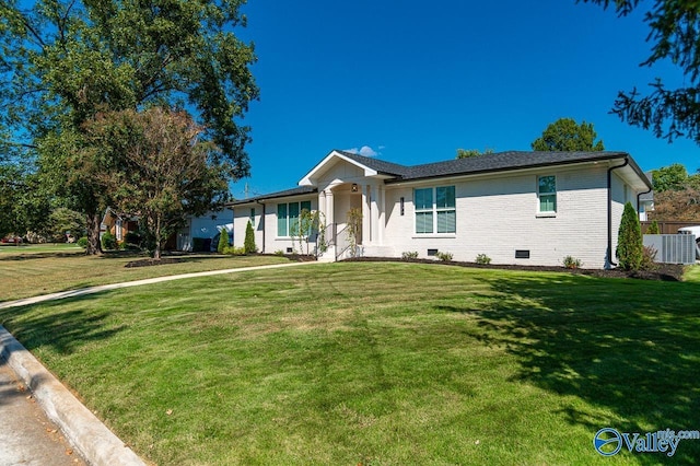 single story home with a front yard