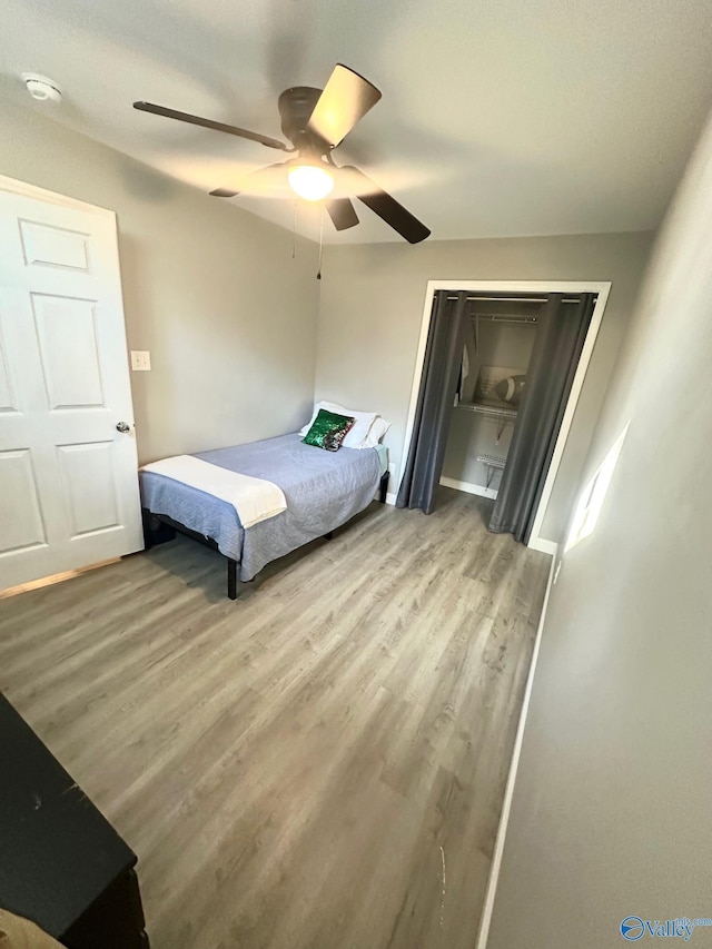 173 N Seneca Dr, Trinity, AL 35673 - bedroom with light wood-style flooring, ceiling fan, and a closet