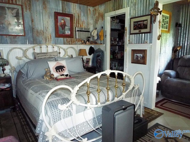 bedroom with a closet