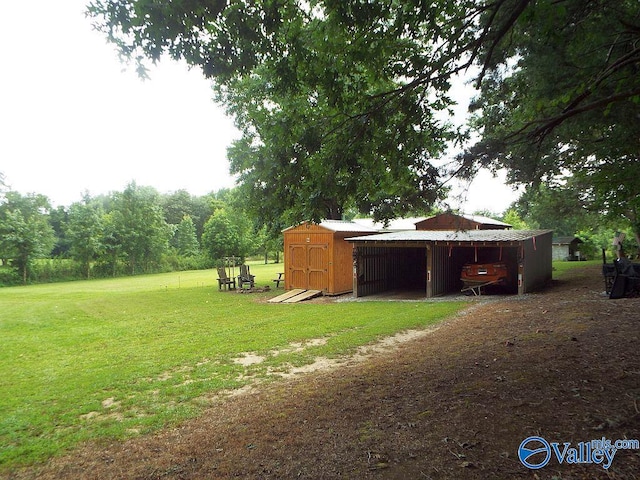 view of yard featuring a storage unit