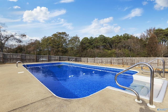 view of swimming pool