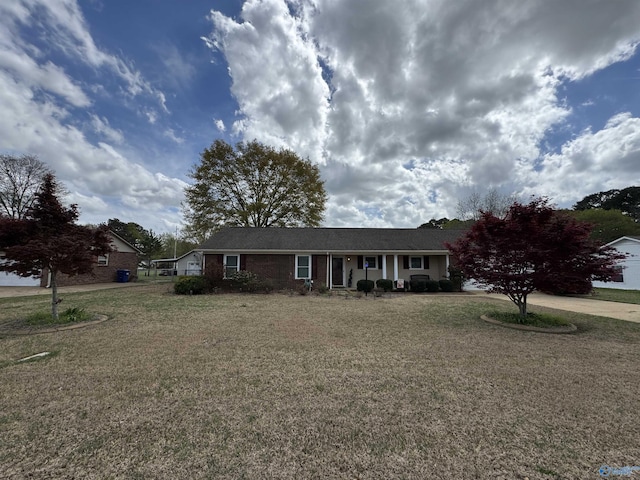 ranch-style house featuring a front lawn