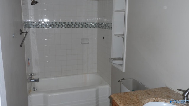 bathroom featuring vanity and tiled shower / bath