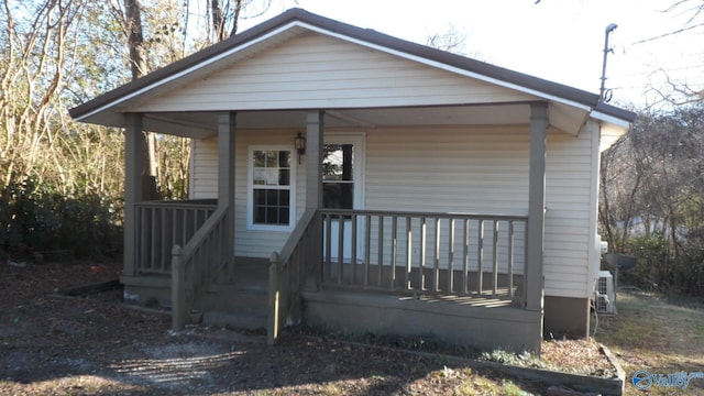 view of front facade featuring covered porch