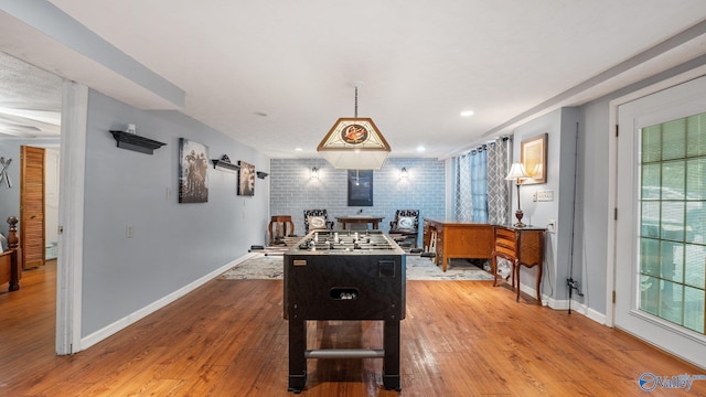 rec room featuring light wood finished floors, baseboards, and recessed lighting