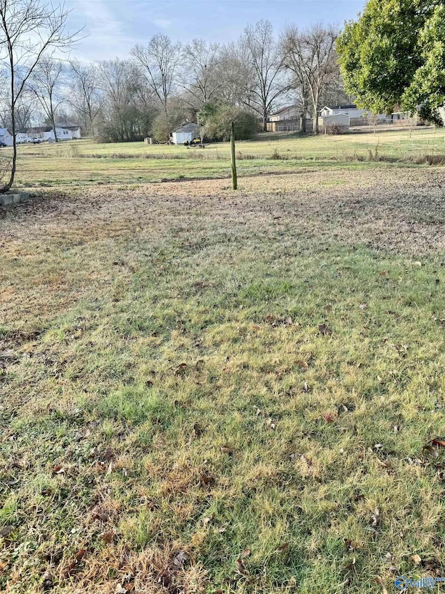 view of yard featuring a rural view