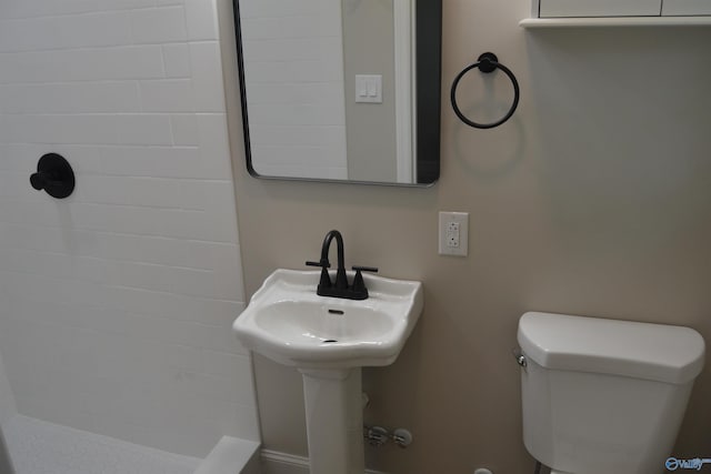 3720 Tidmore Bend Rd, Gadsden, AL 35901 - bathroom featuring a shower stall and toilet