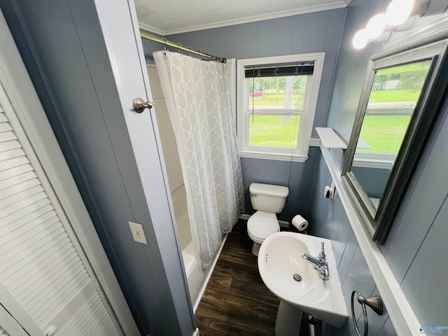 1315 Colbert Ave, Gadsden, AL 35904 - bathroom with crown molding, wood finished floors, and shower / tub combo
