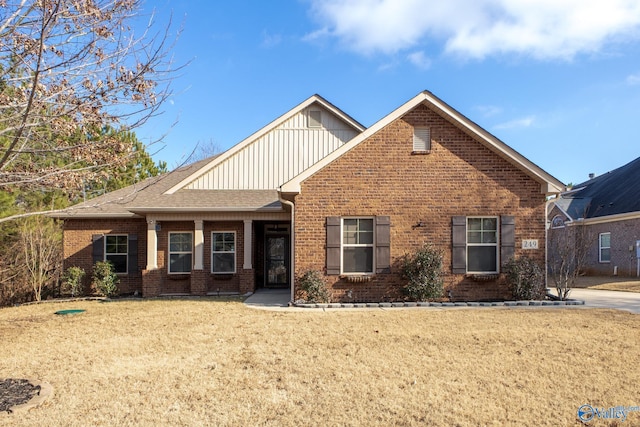 front of property with a front lawn