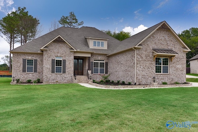 view of front of house featuring a front lawn