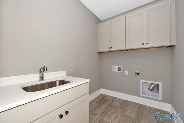 spare room featuring ceiling fan, carpet, and a tray ceiling