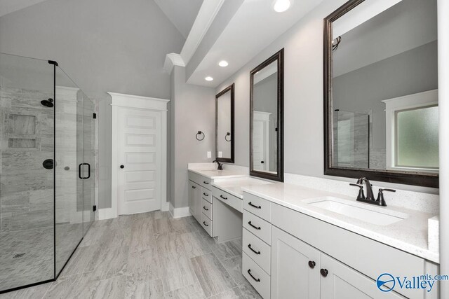 bathroom featuring a tile shower