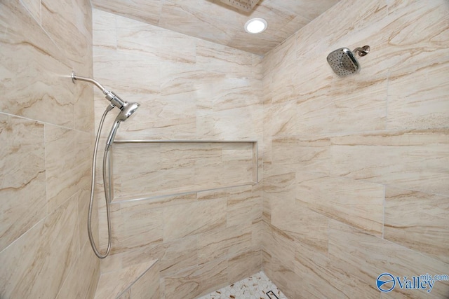 room details featuring a tile shower