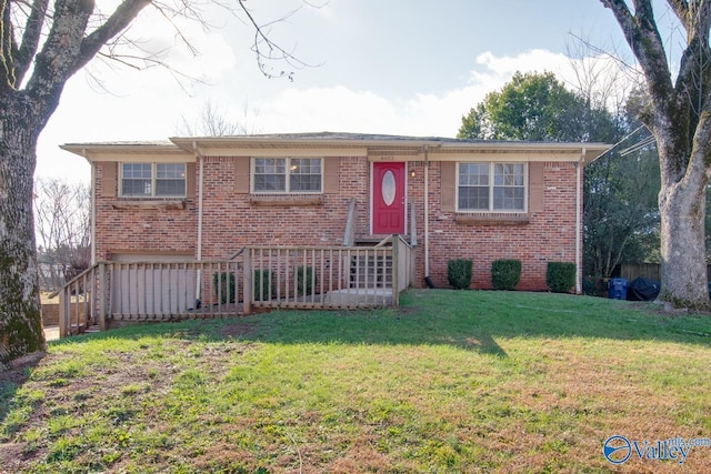 view of front facade featuring a front yard