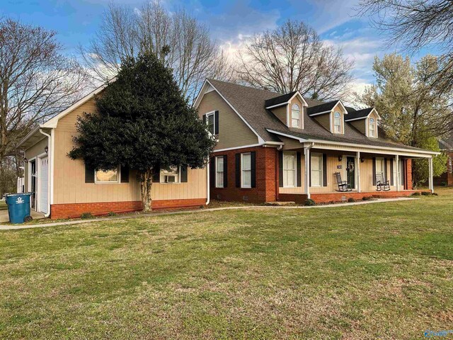 view of front of home with a front yard and covered porch