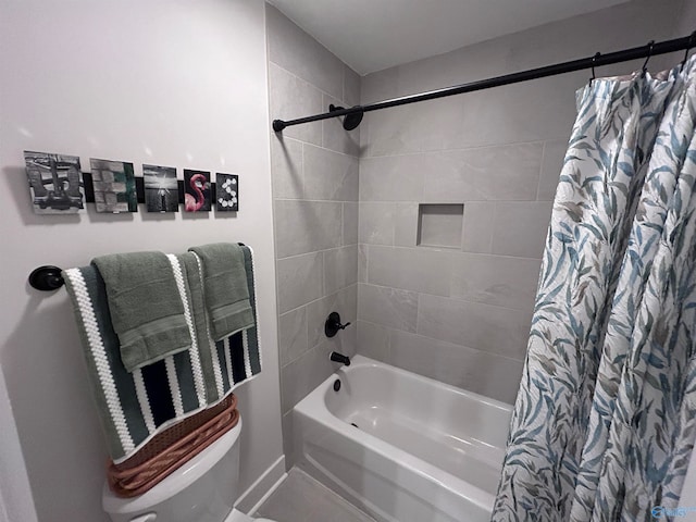 bathroom with shower / tub combo