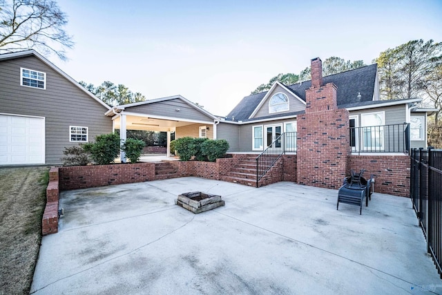 view of patio with ceiling fan and a fire pit