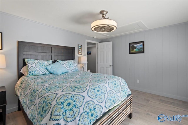 bedroom with ceiling fan, ornamental molding, and light wood-type flooring