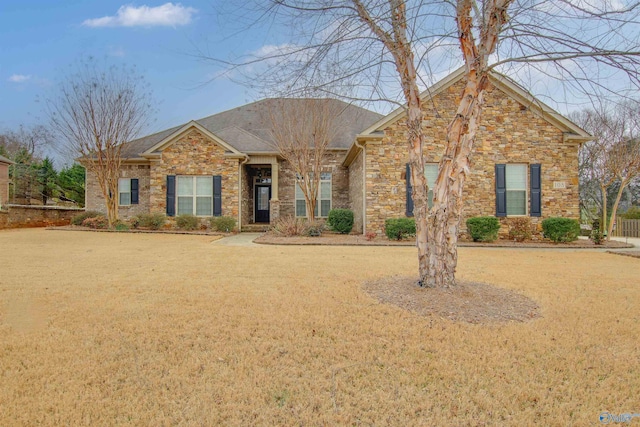 view of front of home with a front yard