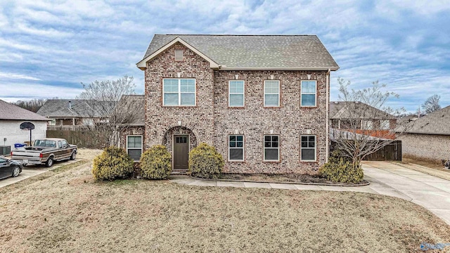 view of front of home featuring a front yard