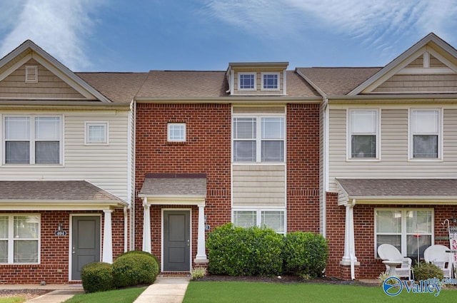 view of property featuring a front lawn