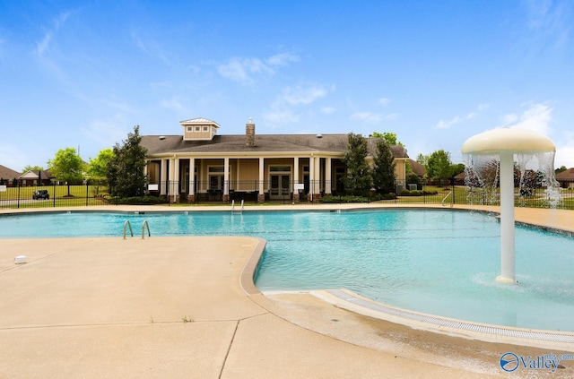 view of swimming pool