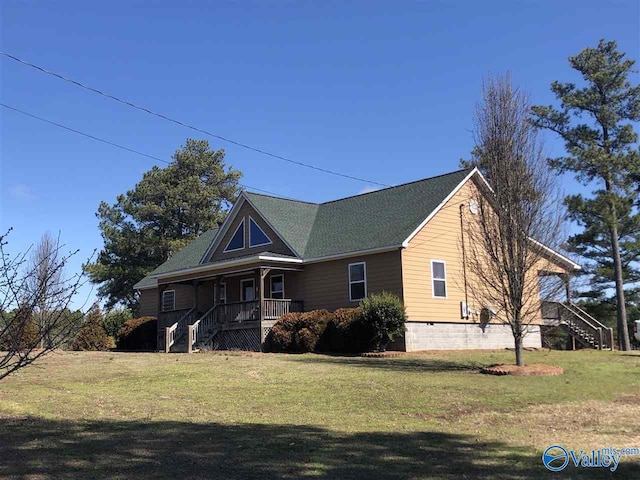 view of front of home with a front yard and covered porch