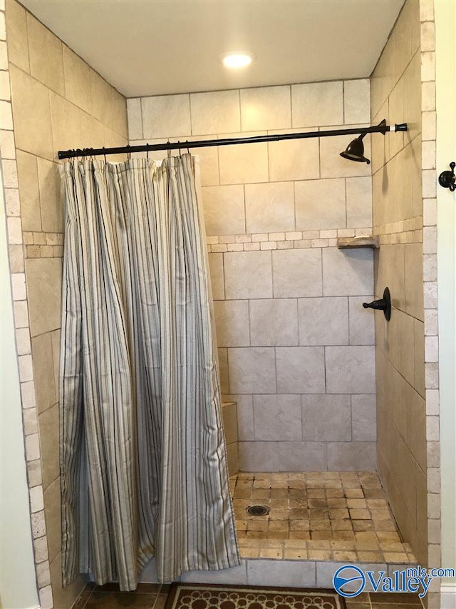 bathroom with curtained shower