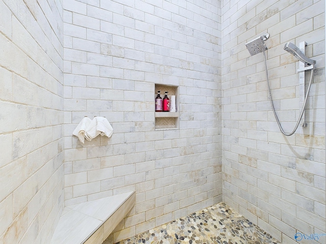 bathroom featuring a tile shower