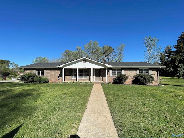 single story home with a front yard