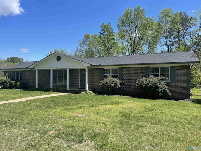 single story home with a front lawn