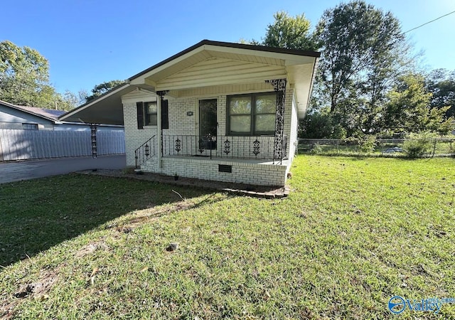 view of front of home with a front lawn