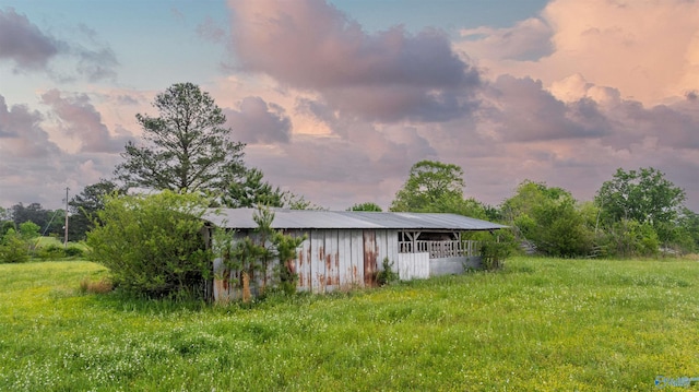 view of yard with a pole building and an outbuilding