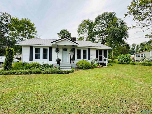 view of front facade with a front yard