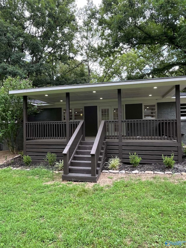 view of front of house with a front yard