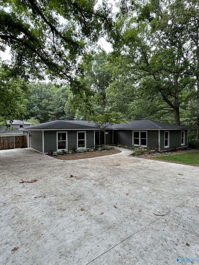 view of front of property