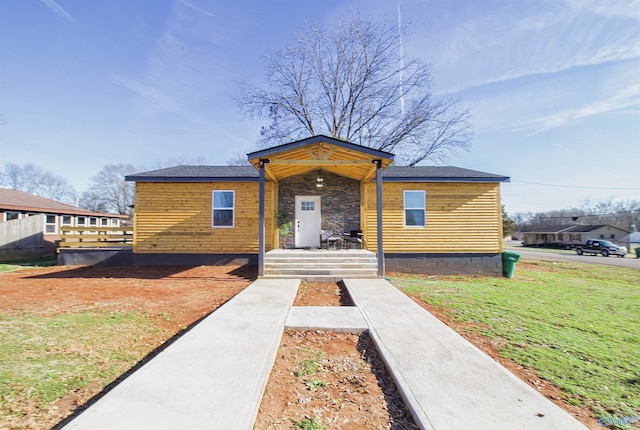 view of front of property with a front lawn