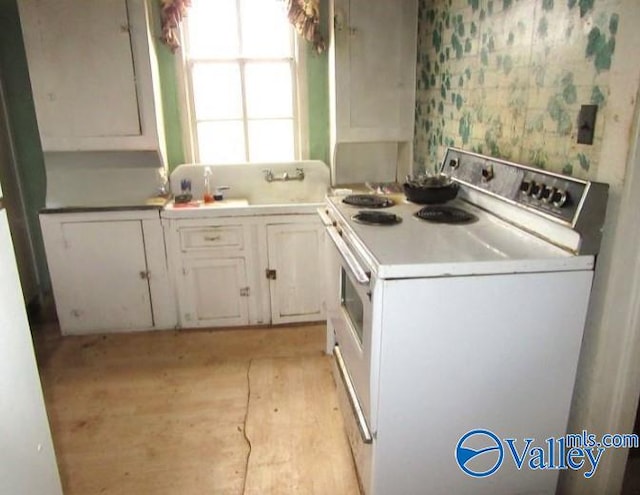 laundry room with light hardwood / wood-style flooring