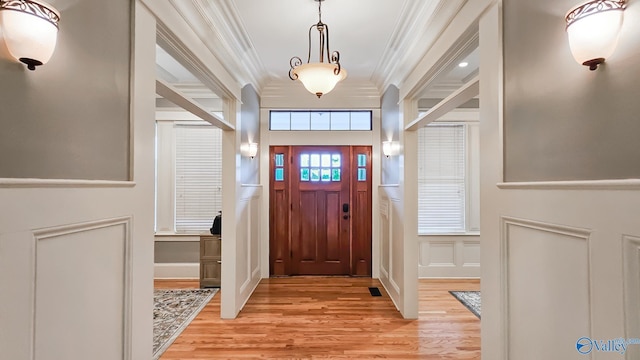 25 Cypress Grove Ln, Huntsville, AL 35824 - foyer featuring crown molding and light wood-style flooring