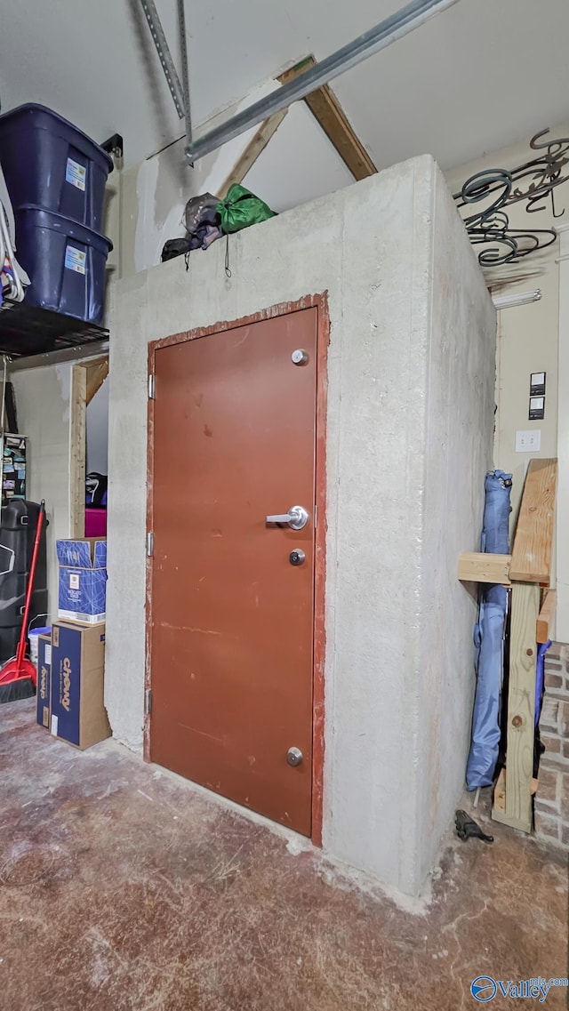 25 Cypress Grove Ln, Huntsville, AL 35824 - view of garage