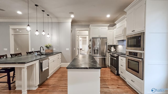 25 Cypress Grove Ln, Huntsville, AL 35824 - kitchen featuring stainless steel appliances, a peninsula, dark countertops, a sink, and a center island