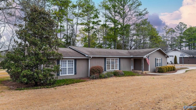 ranch-style house featuring a lawn