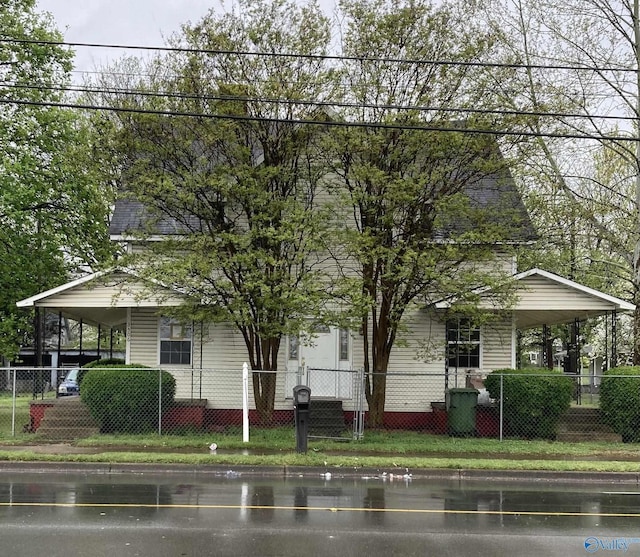 view of front facade with a fenced front yard