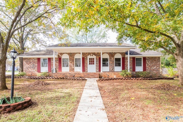 single story home with covered porch