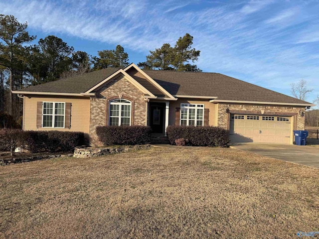 view of front facade featuring a garage and a front yard