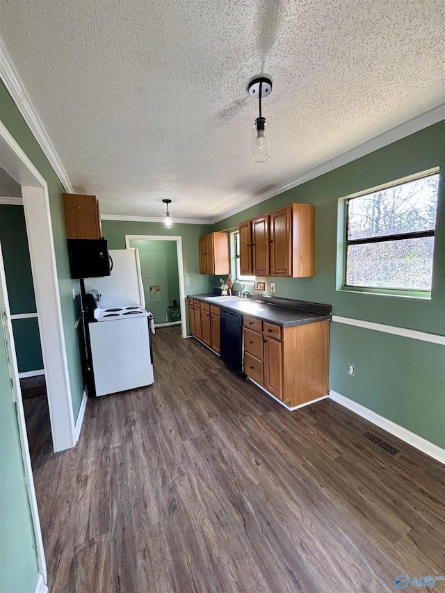 kitchen with sink, crown molding, dark wood-type flooring, black appliances, and a textured ceiling