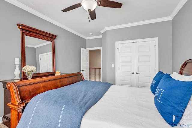 bedroom featuring crown molding, ceiling fan, and a closet