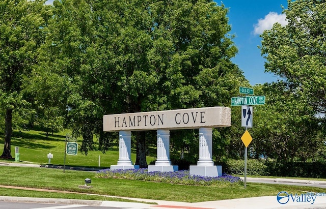 2600 Treyburne Ln, Hampton Cove, AL 35763 - view of community with a lawn