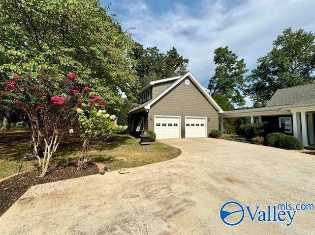 view of front of property featuring a garage and concrete driveway