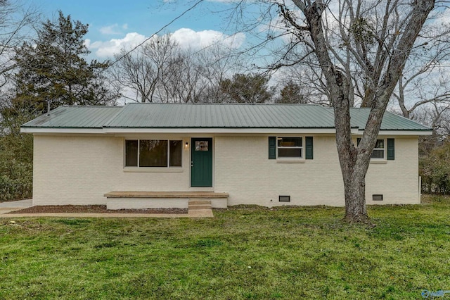 ranch-style house featuring a front yard